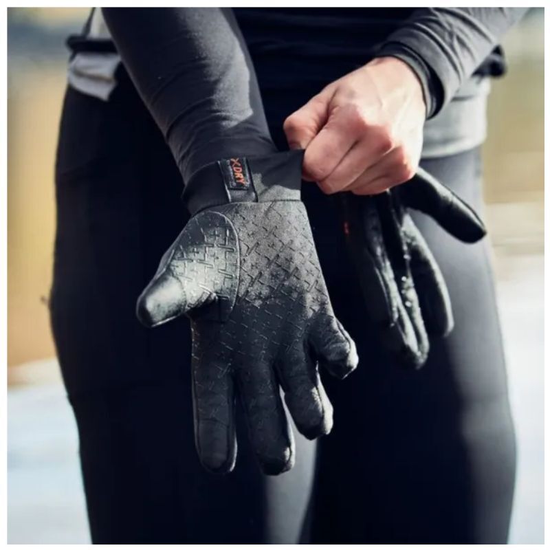 Extremities waterproof gloves with grip palm for holding binocular